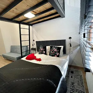  Apartament Apartments- Loft - Komuny Paryskiej 72